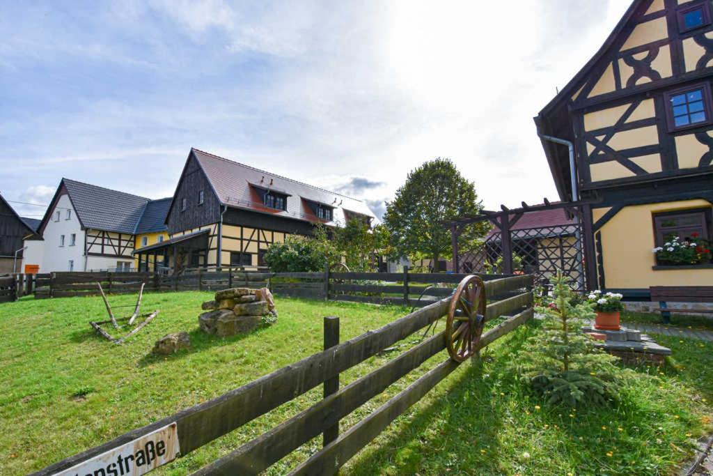 Lavendelhof Die Idyllische Landpension Crimmitschau Ngoại thất bức ảnh